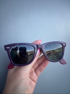 Ray-Ban Wayfarer Sunglasses in two-toned Purple Frames